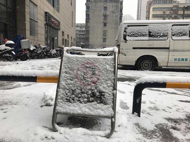 Mưa tuyết trắng xoá nơi U23 Việt Nam đá chung kết